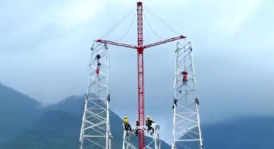 高壓輸電塔怎么搭？看工人空中搭積木